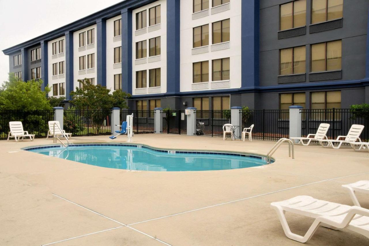 Clarion Pointe Jacksonville Near Camp Lejeune Kültér fotó